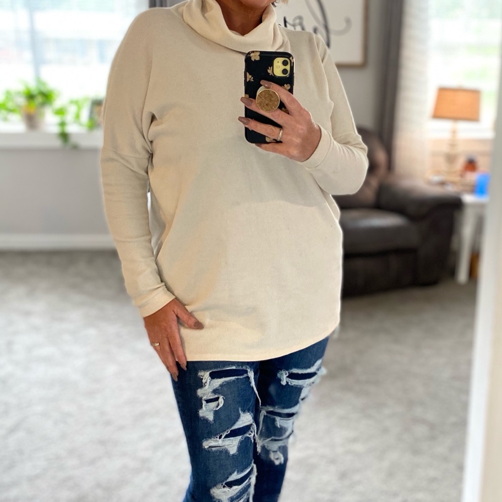 Long sleeve Lulus shirt